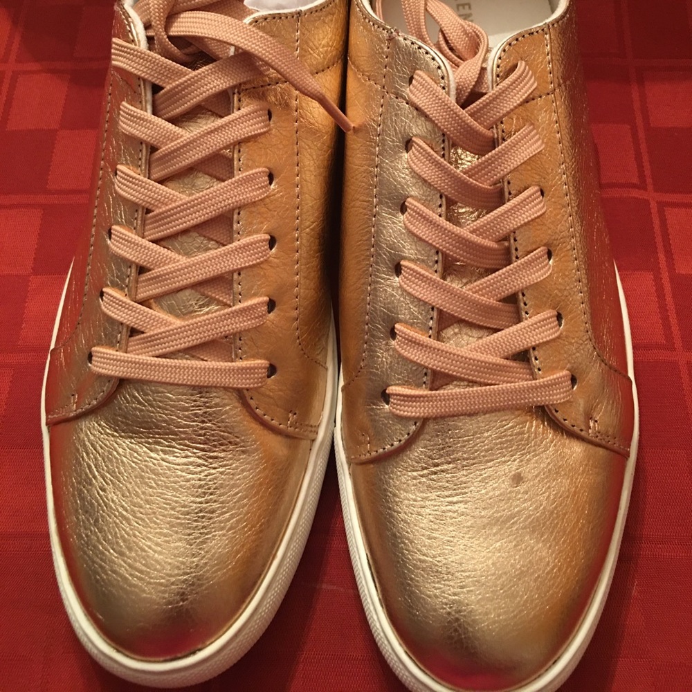 Kenneth Cole Fashion Gold Lace Up Sneakers